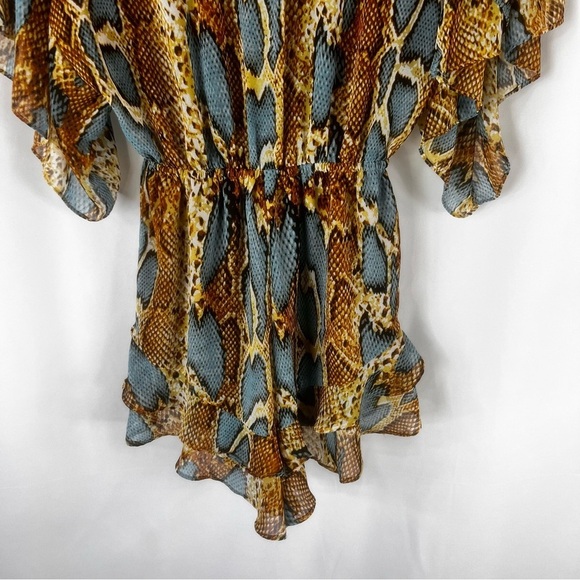 Oliváceos RADIANT REVEAL SNAKE
PRINT ROMPER Bohemian Print Jumpsuit Size: S - Picture 15 of 17